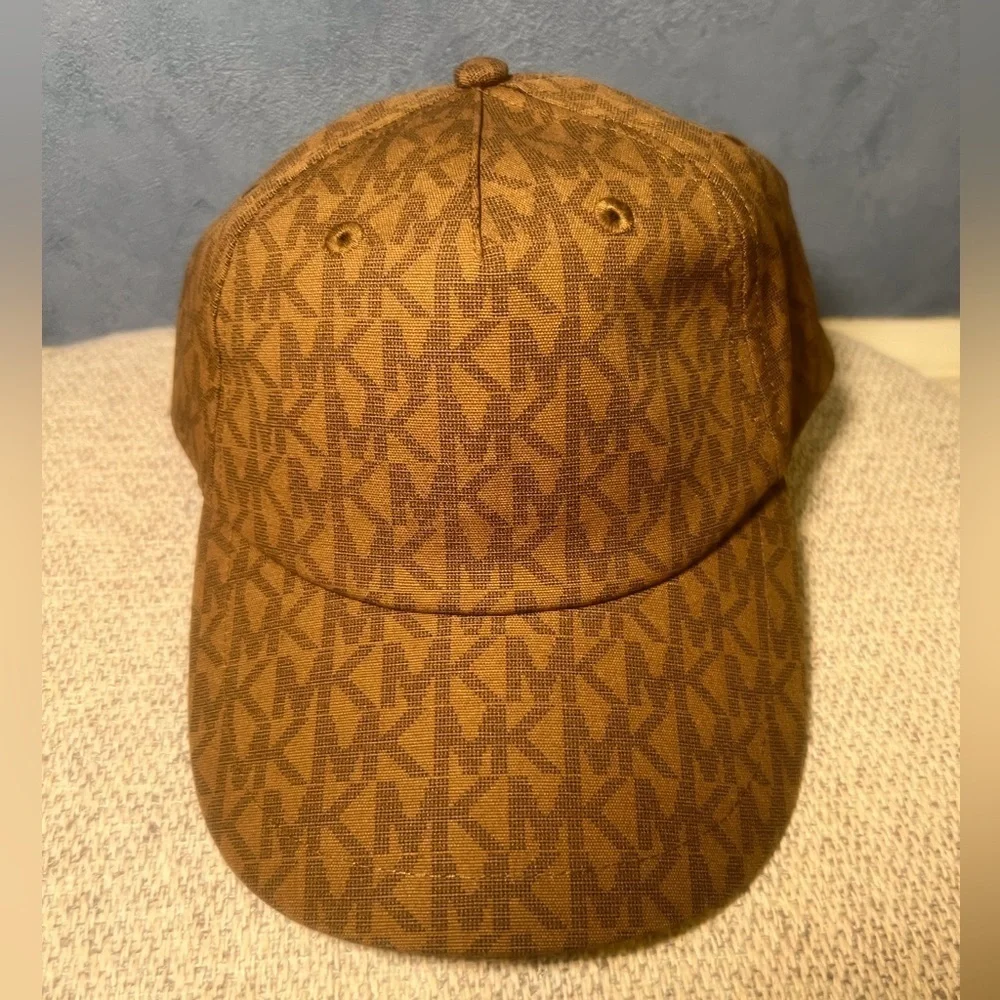 NWT Michael Kors Signature Logo Cap